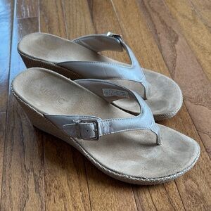 Vionic Beige Wedge Sandals